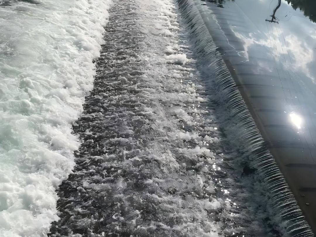 氣盾壩過(guò)水